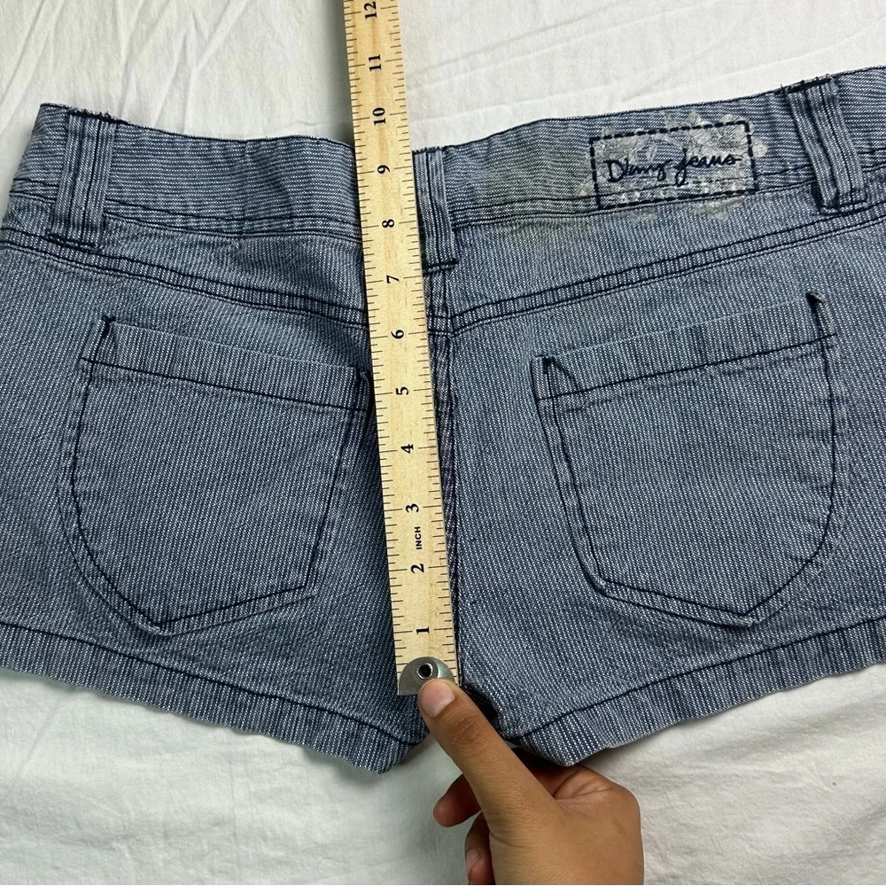 🌿 DKNY Jeans Blue Pinstripe Mini Shorts Y2K Low Rise Cuffed Denim 28 🌿 - Picture 8 of 10